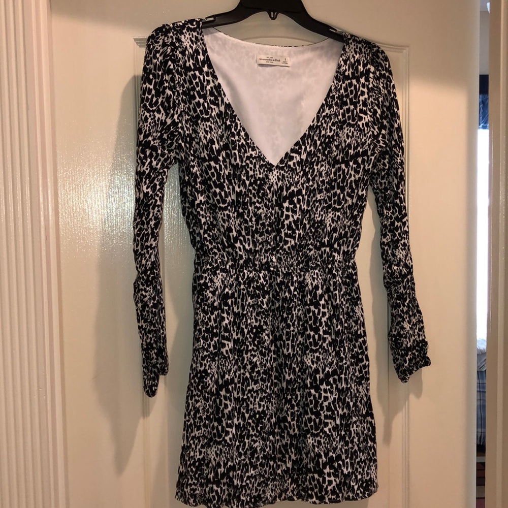 Abercrombie & Fitch V neck Dress